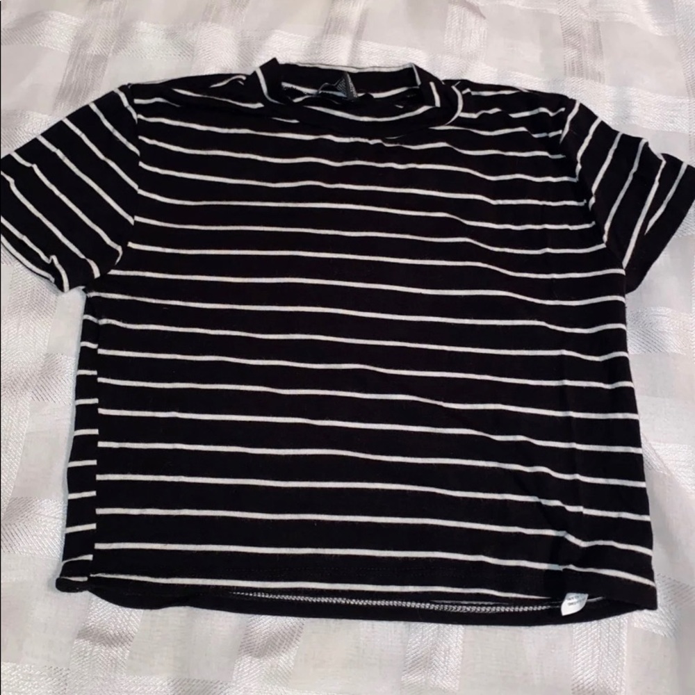 Forever 21 black and white crop top